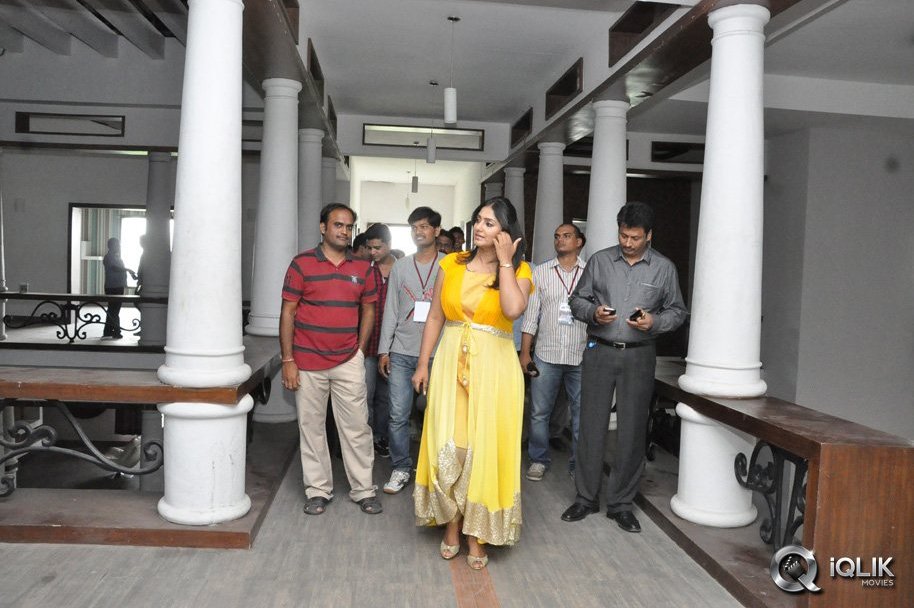 Nagarjuna-Meets-Docomo-Manam-Contest-Winners